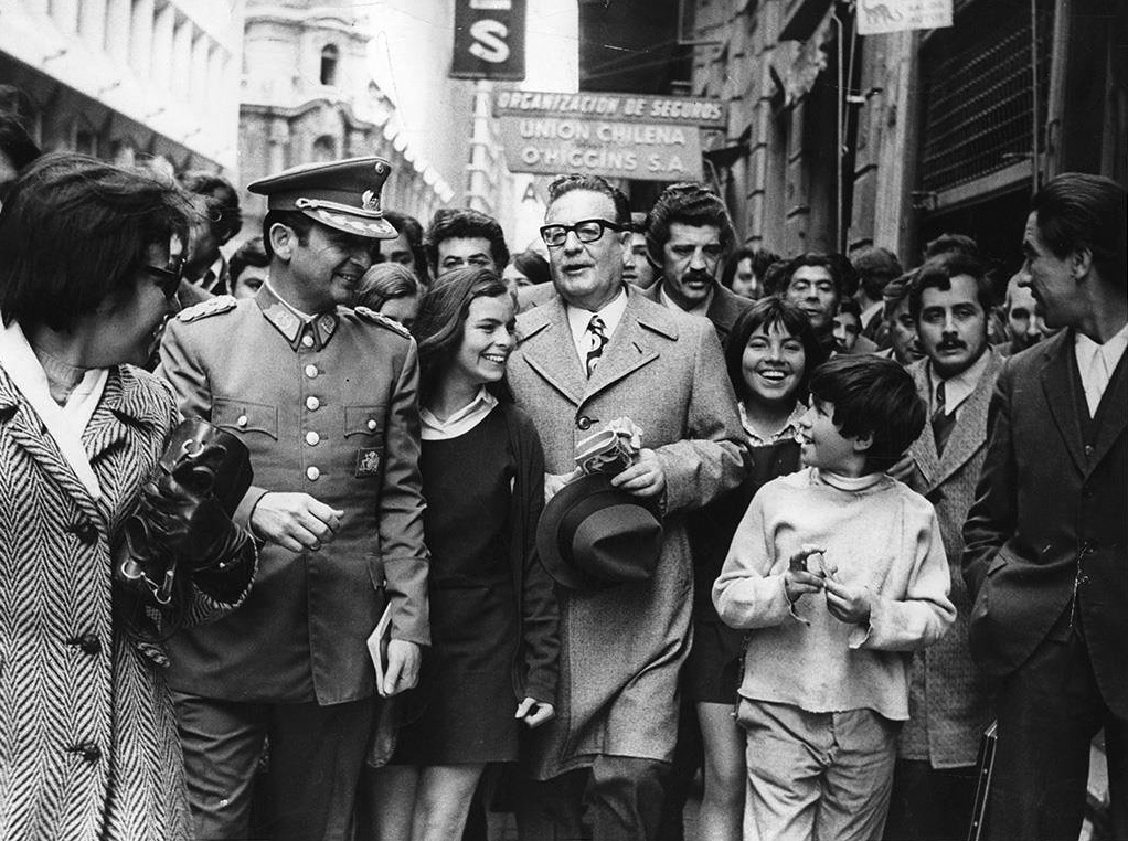 Allende-nas-ruas.jpg